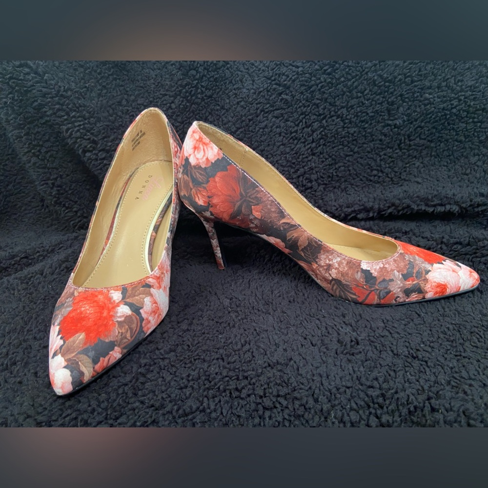 Linea Donna RED size 7M Flower Pumps Shoes Heels